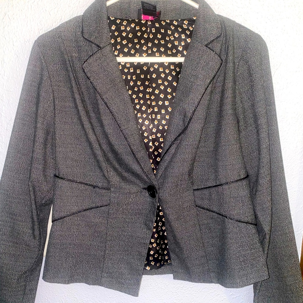 Small/Medium Gray/Black Blazer.